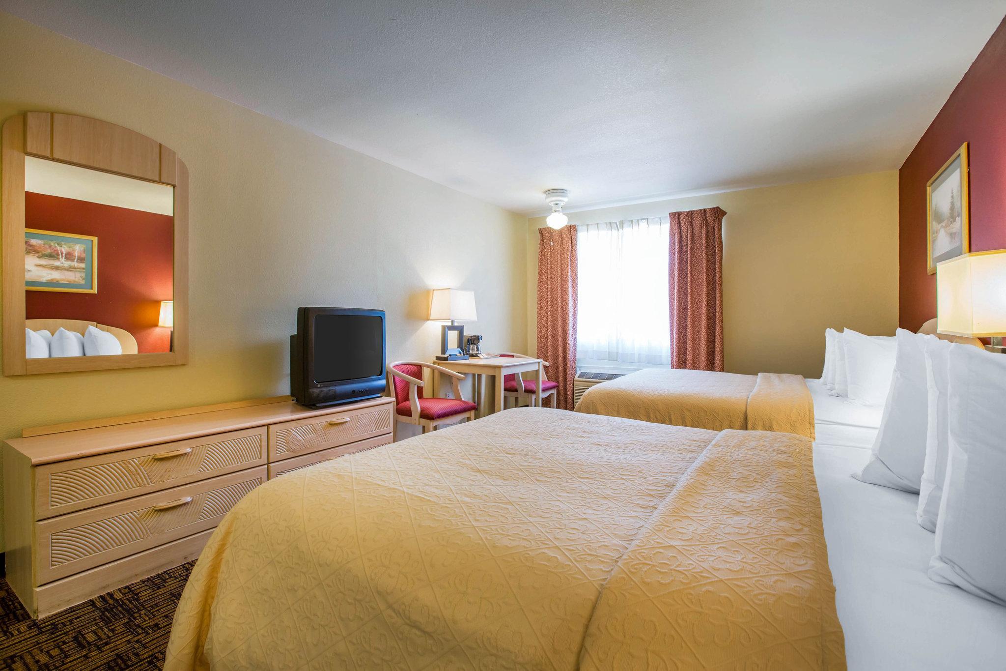 Quality Inn & Suites Weed Exteriér fotografie