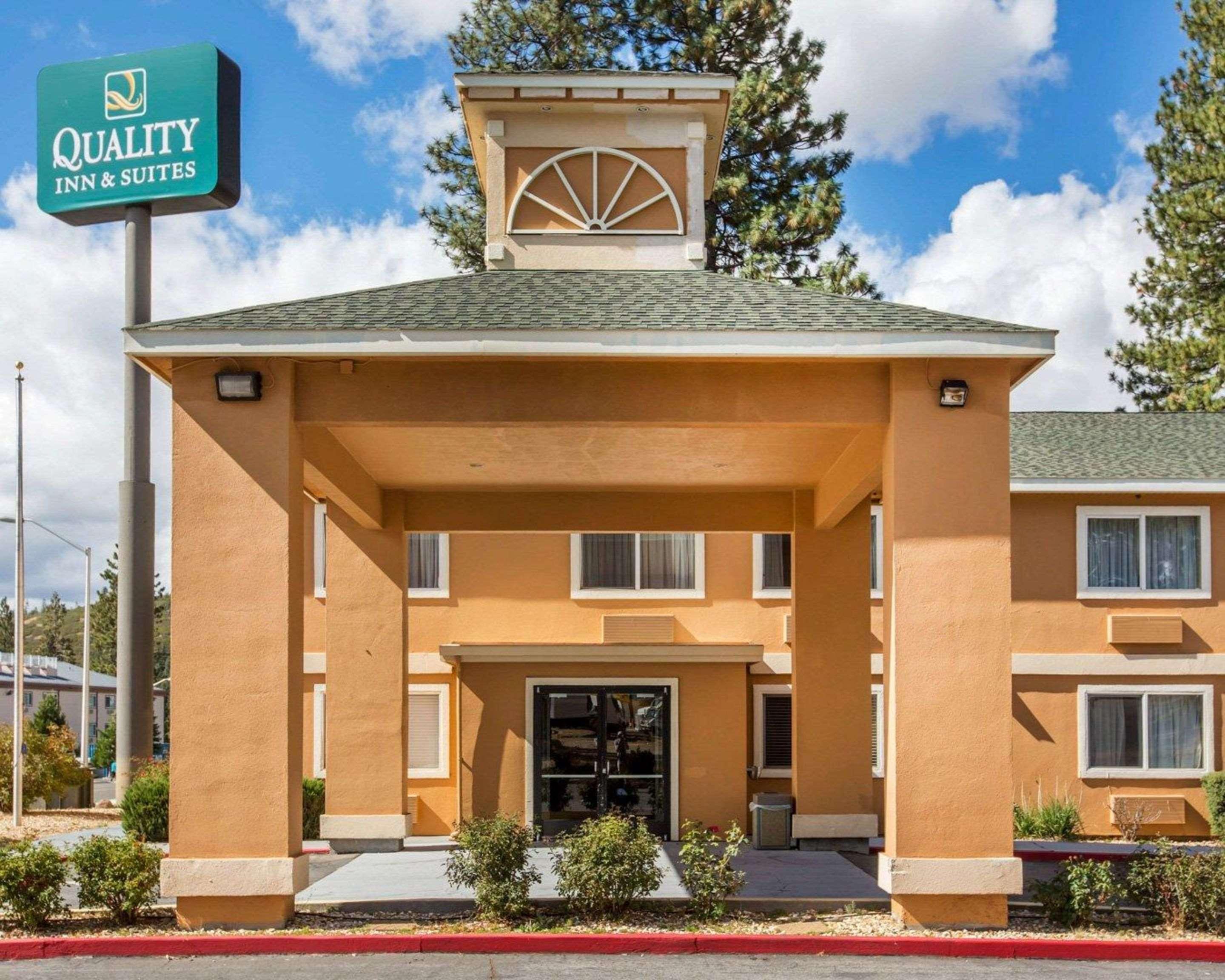 Quality Inn & Suites Weed Exteriér fotografie